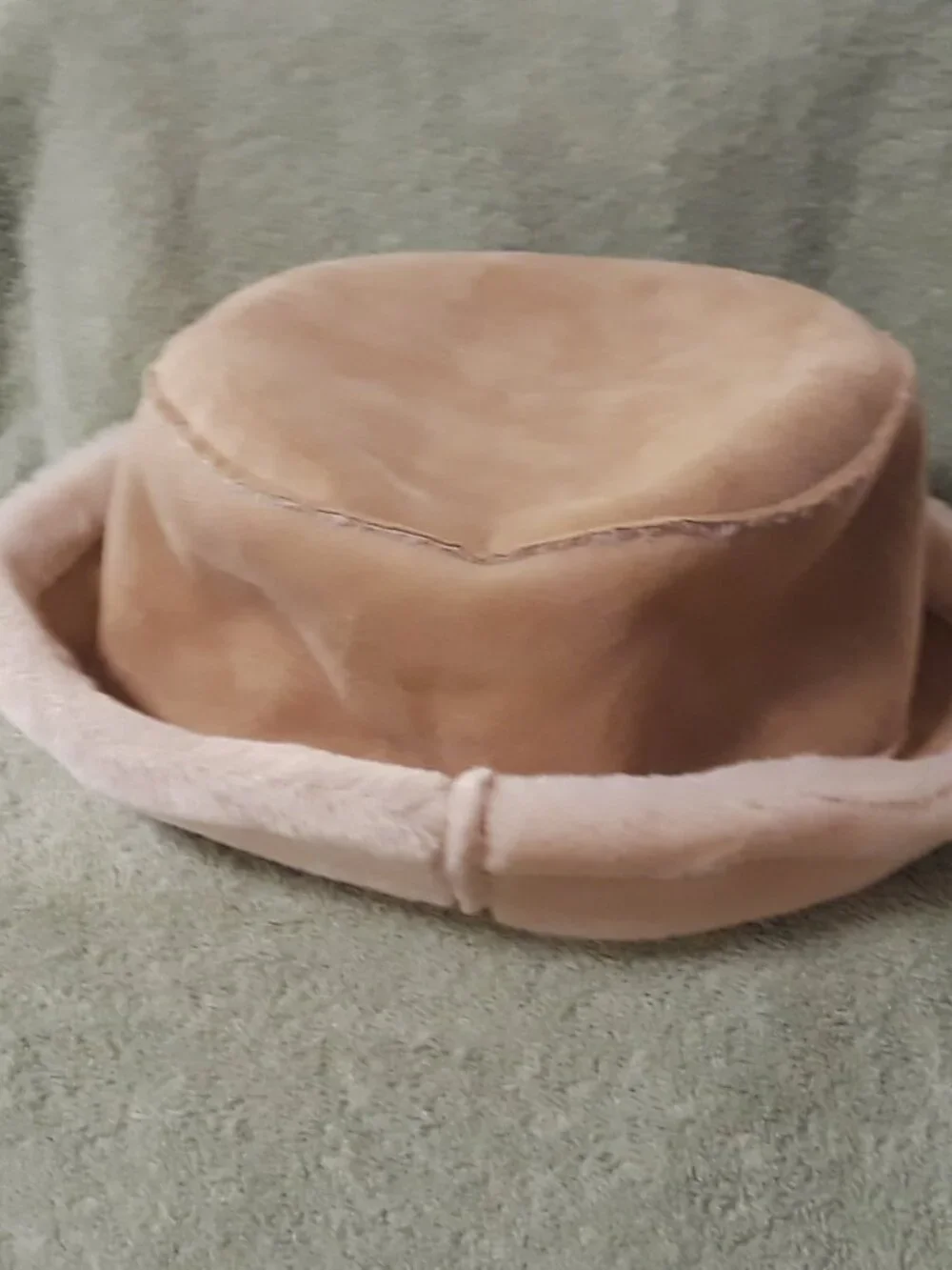 NWOT David & Young Tan & Cream Cozy Chic Faux Fur/Shearling Brim Bucket Hat 22